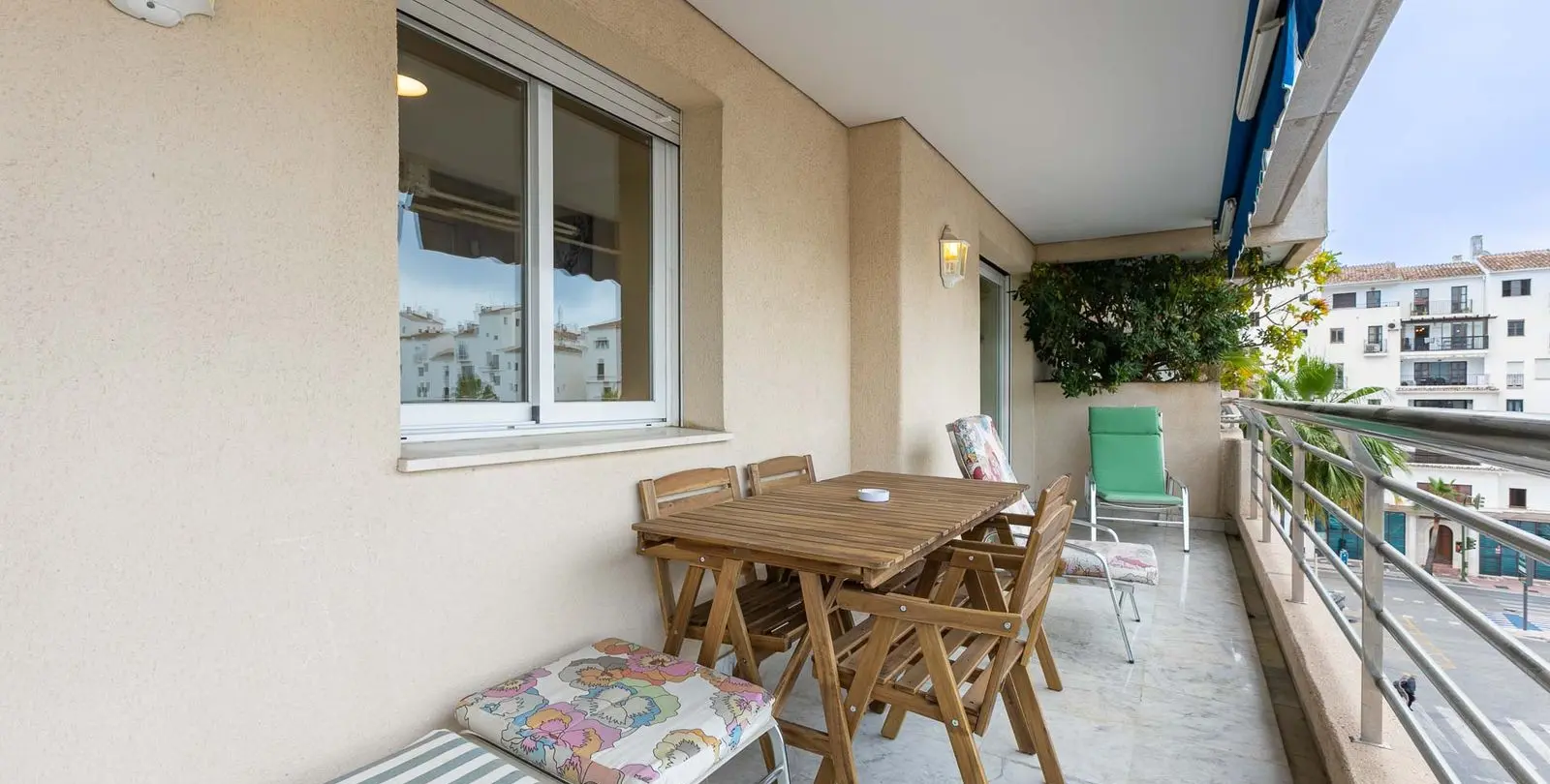 Sale of middle floor apartment in Puerto Banús 22