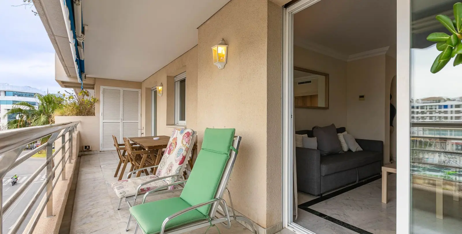 Sale of middle floor apartment in Puerto Banús 23