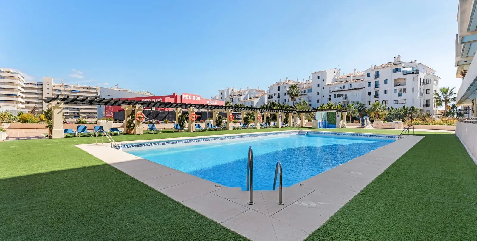 Sale of middle floor apartment in Puerto Banús 28