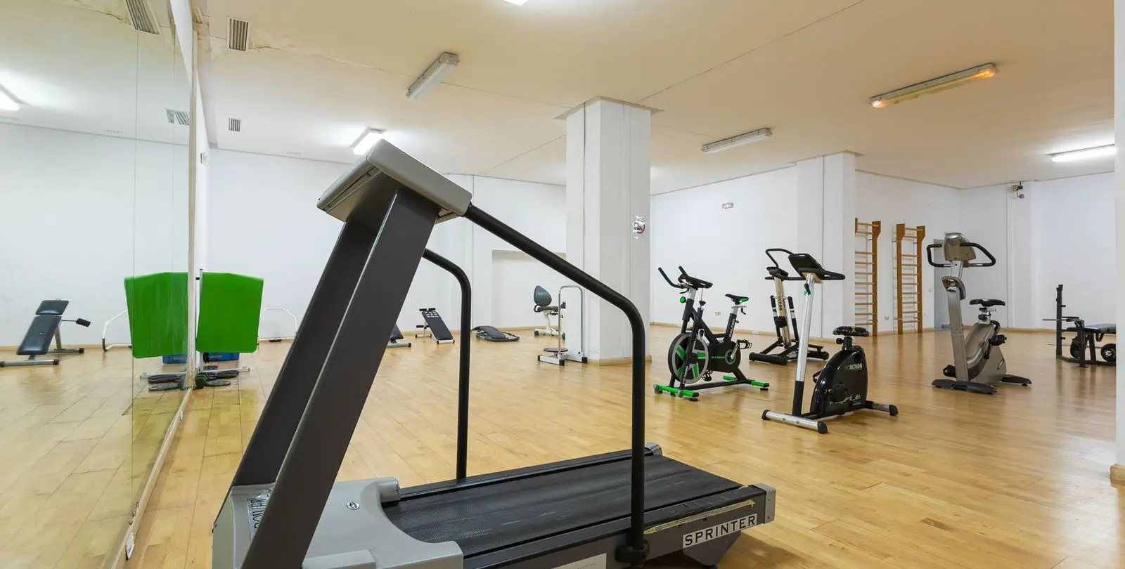 Sale of middle floor apartment in Puerto Banús 29