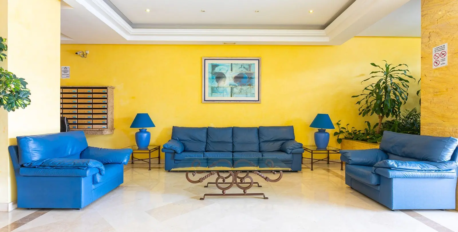 Sale of middle floor apartment in Puerto Banús 30