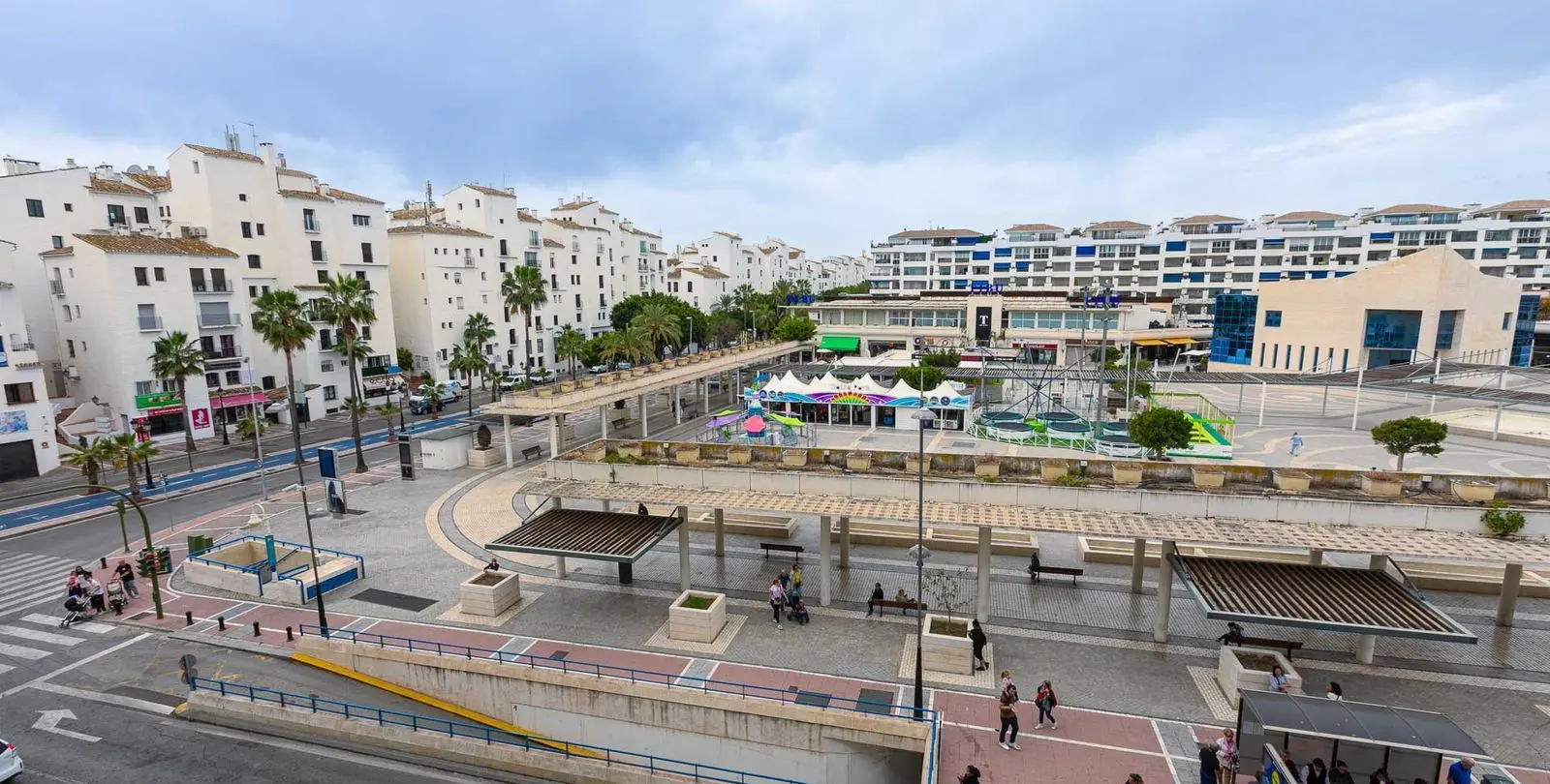 Sale of middle floor apartment in Puerto Banús 35