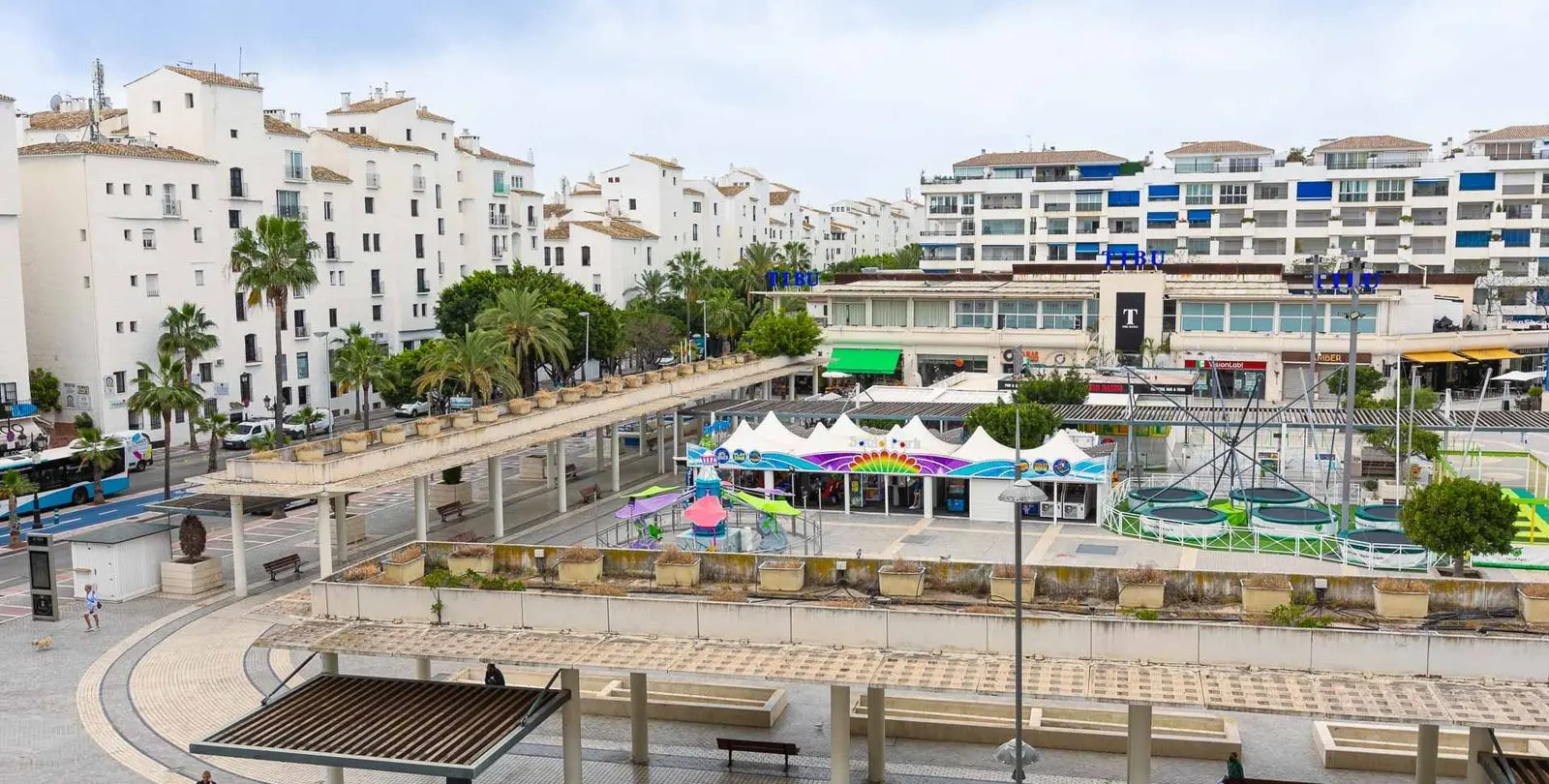 Sale of middle floor apartment in Puerto Banús 36