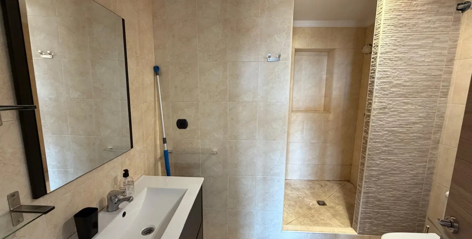 Venta de villa independiente en Cerros del Aguila 23