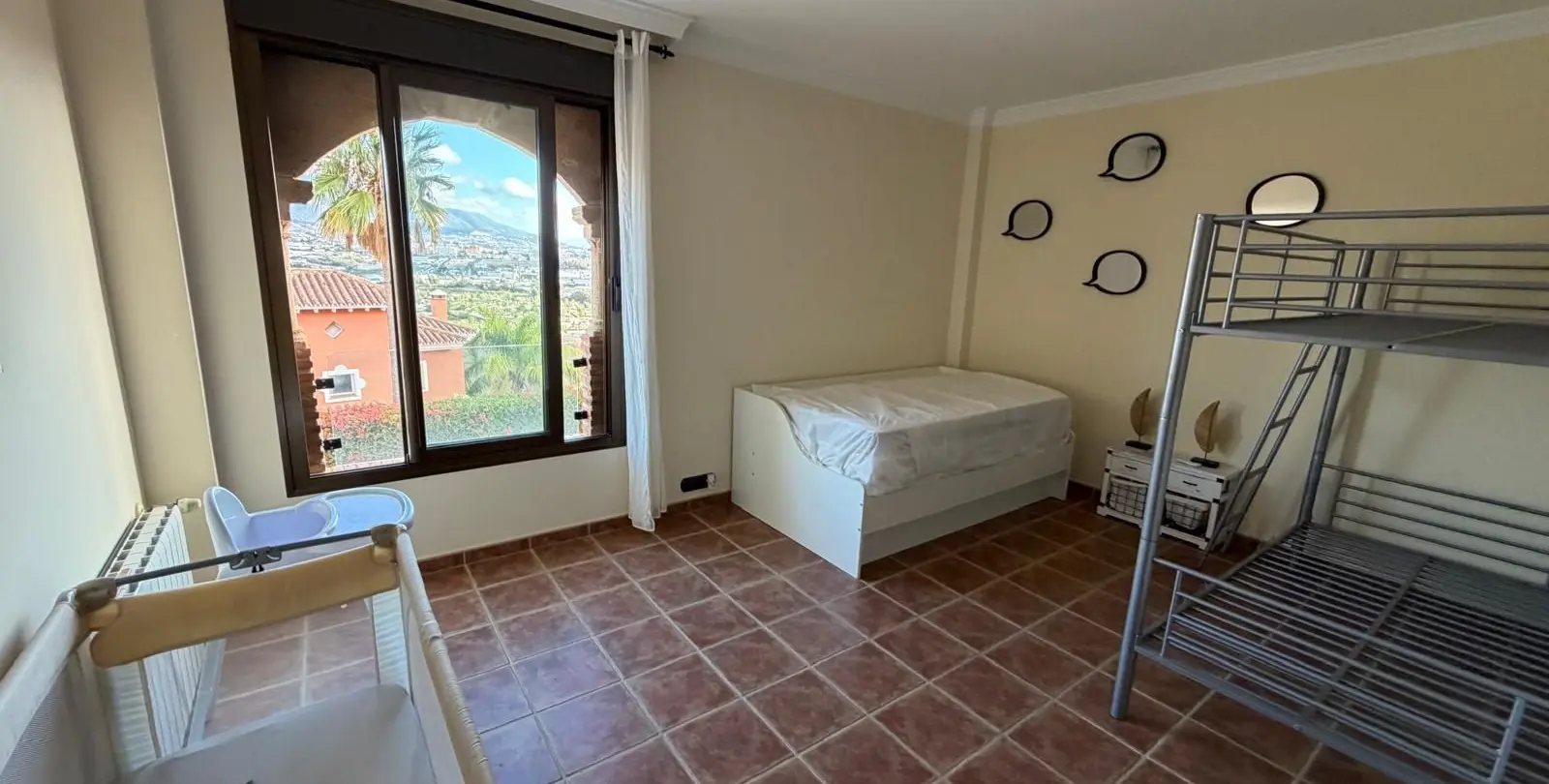 Venta de villa independiente en Cerros del Aguila 25