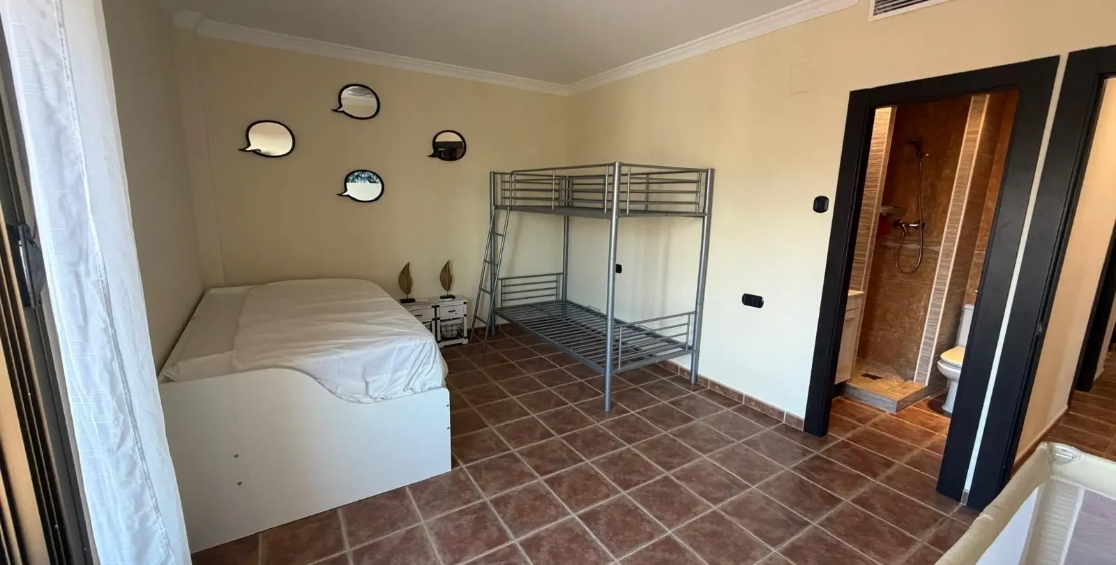 Venta de villa independiente en Cerros del Aguila 27