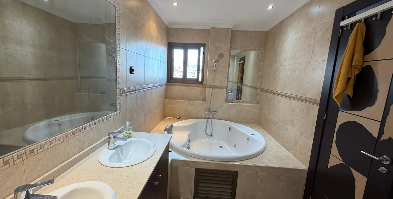 Venta de villa independiente en Cerros del Aguila 28