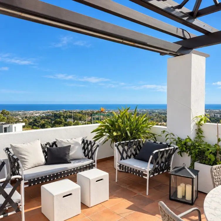 Sale of penthouse in Los Arqueros