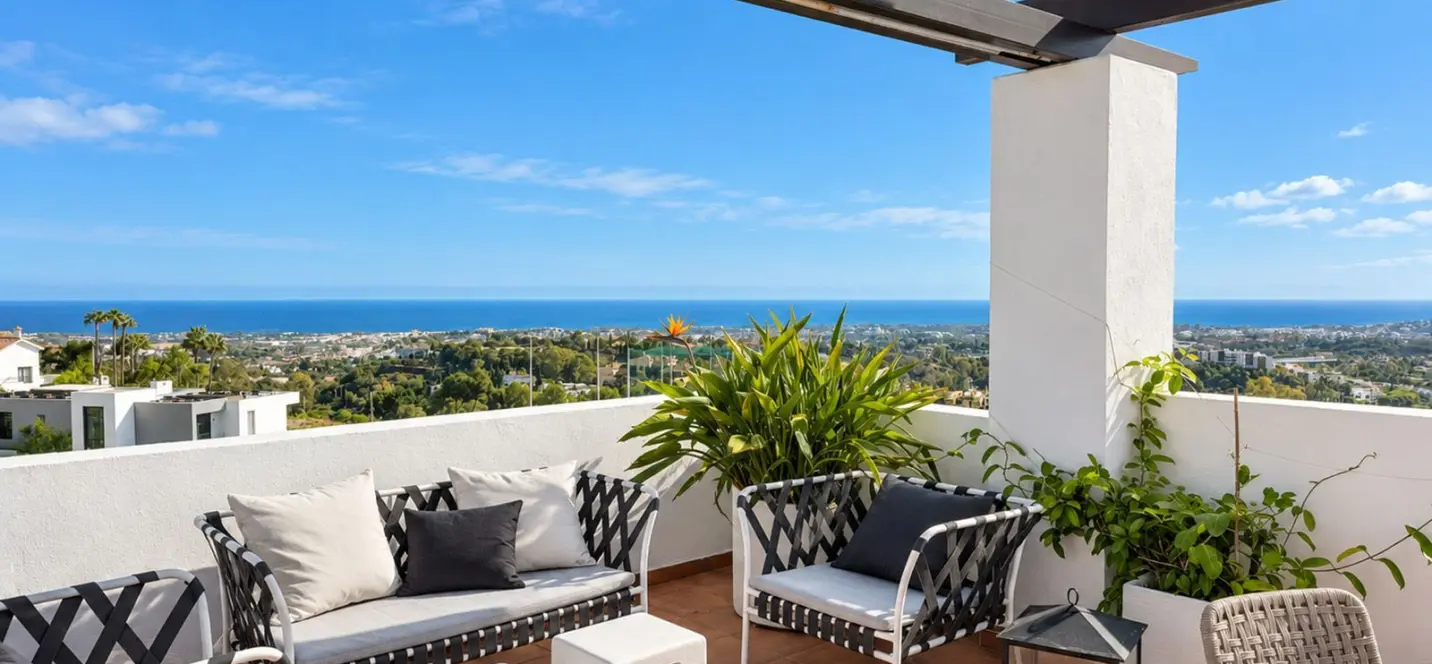 Sale of penthouse in Los Arqueros 1