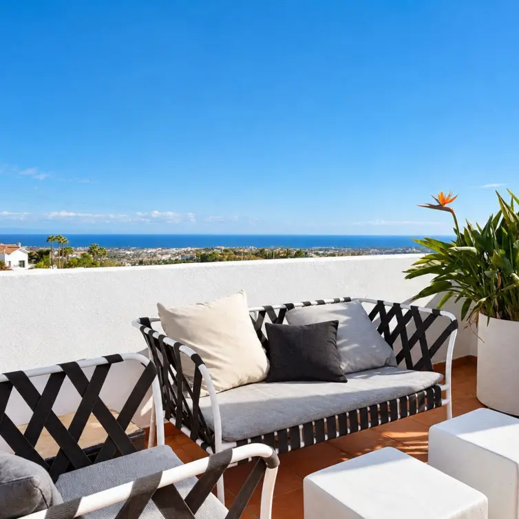 Sale of penthouse in Los Arqueros