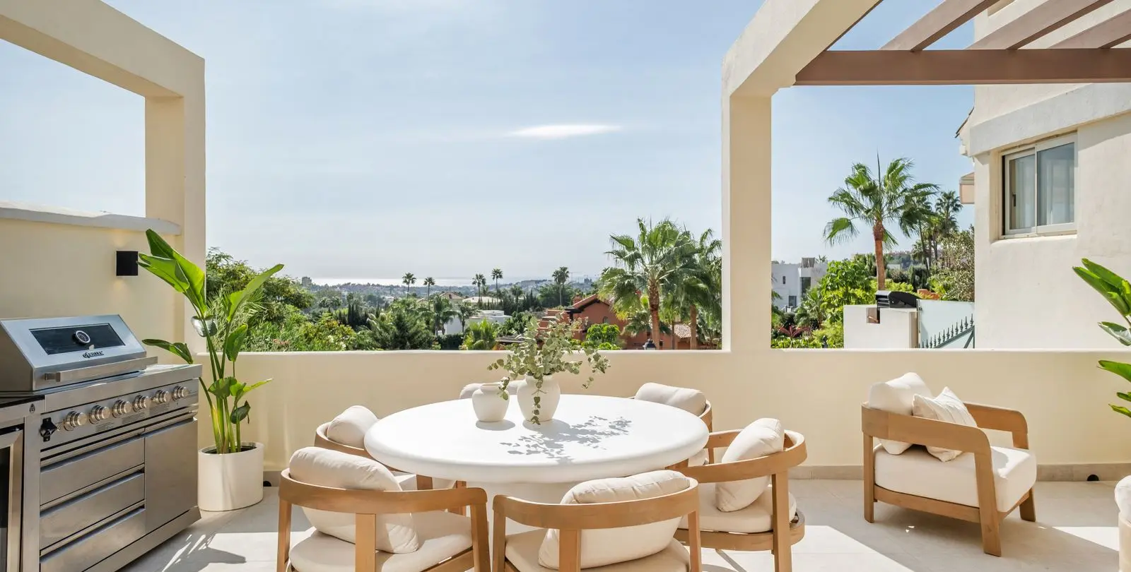 Sale of middle floor apartment in Nueva Andalucía 1