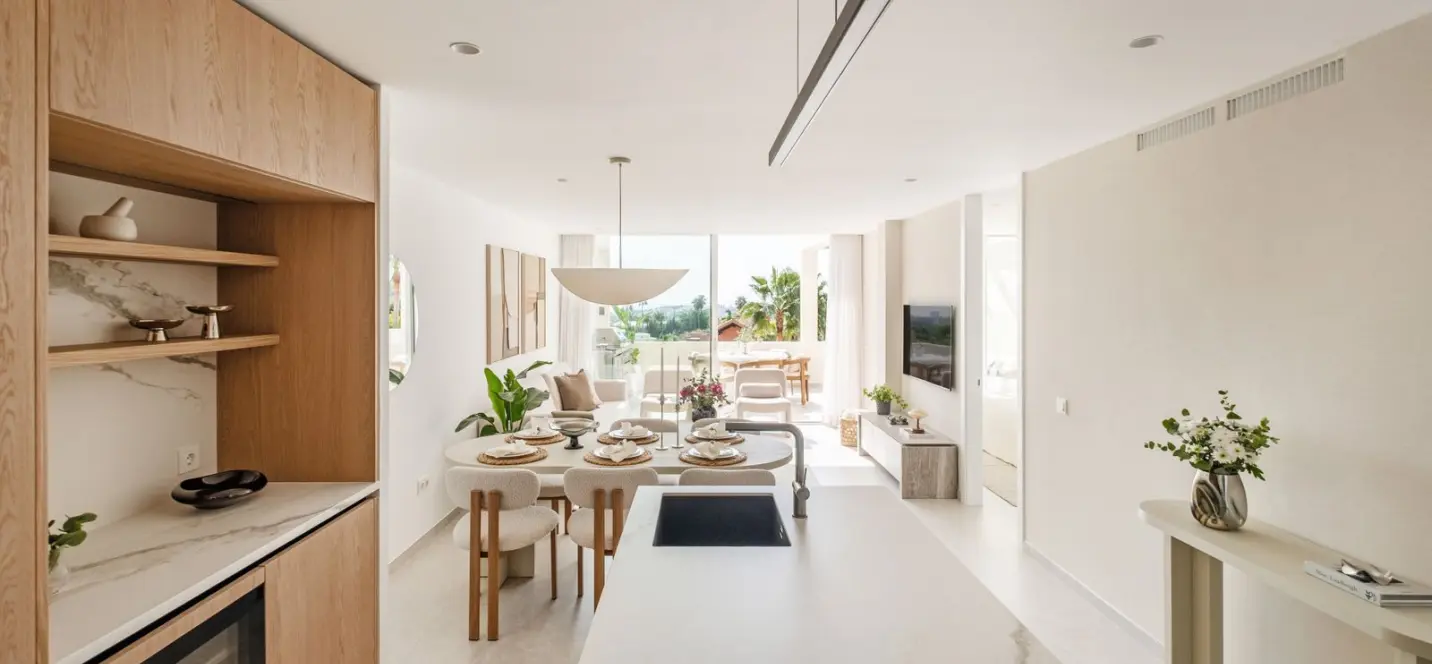 Sale of middle floor apartment in Nueva Andalucía 2