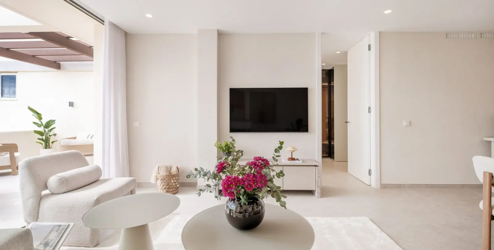 Sale of middle floor apartment in Nueva Andalucía 6