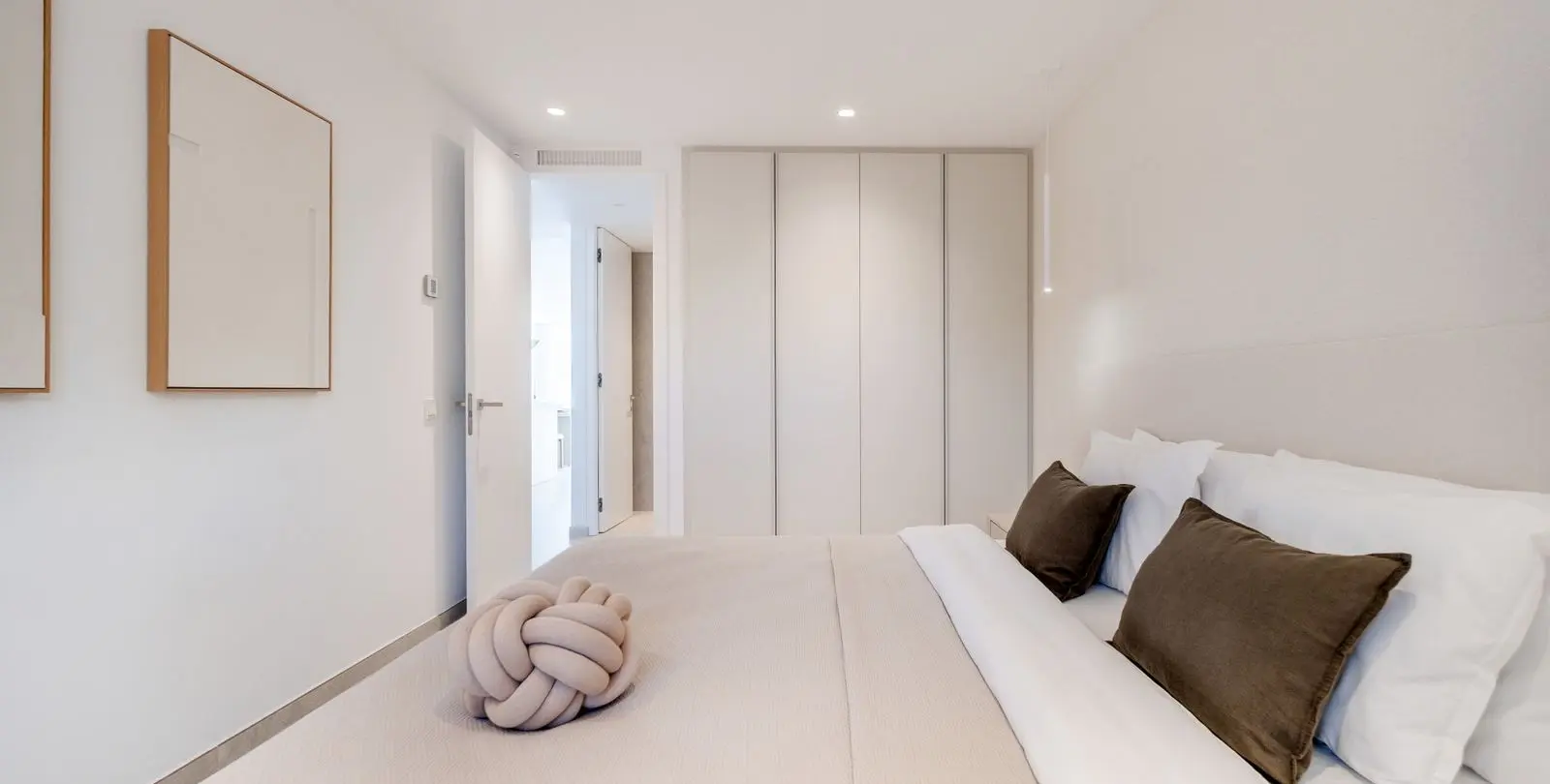 Sale of middle floor apartment in Nueva Andalucía 29