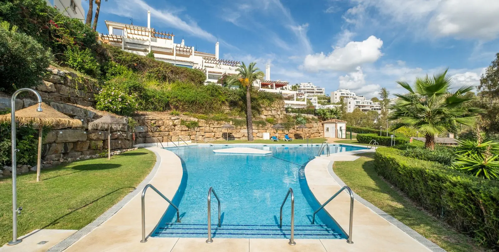 Sale of middle floor apartment in Nueva Andalucía 40