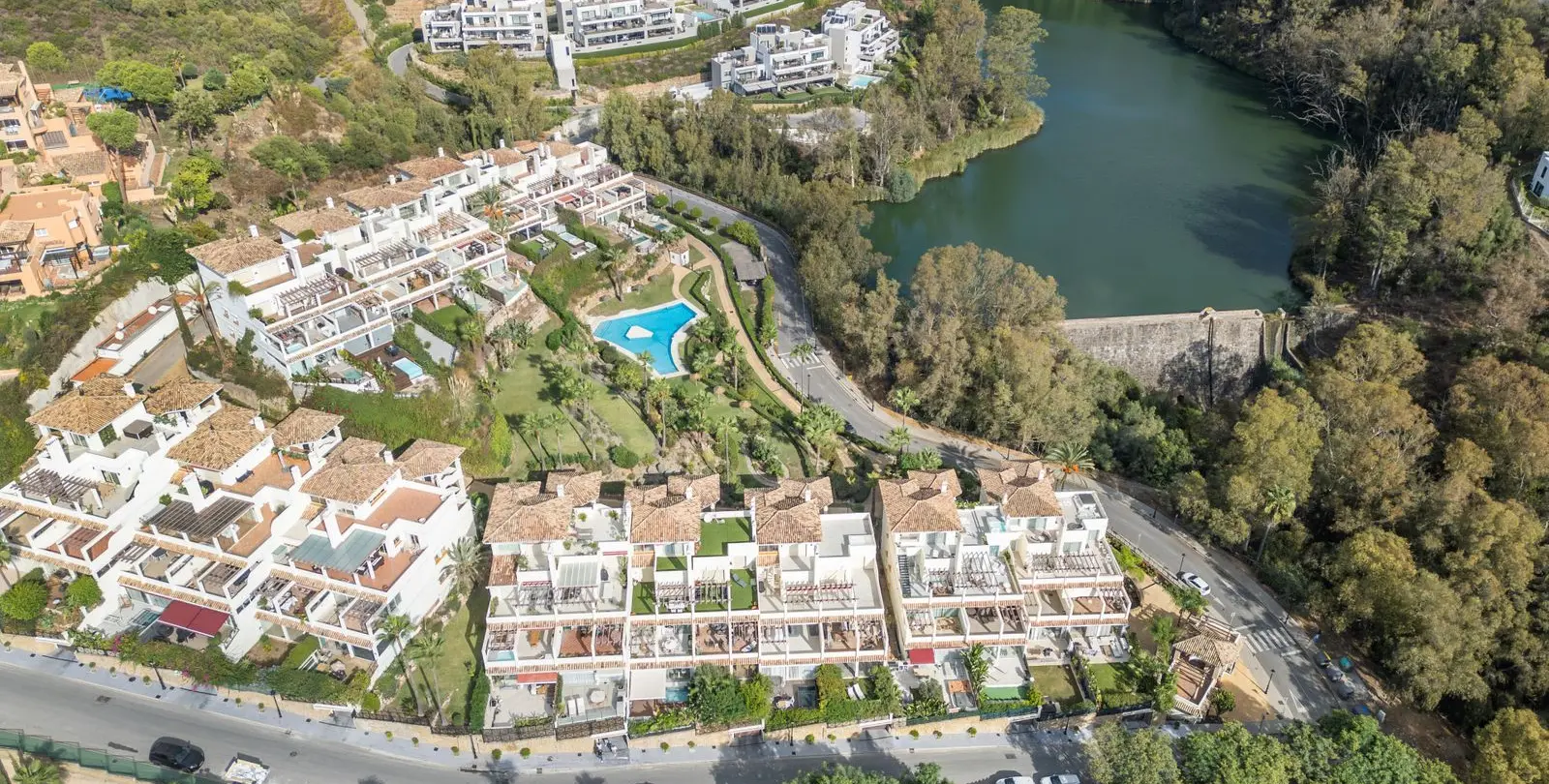 Sale of middle floor apartment in Nueva Andalucía 43