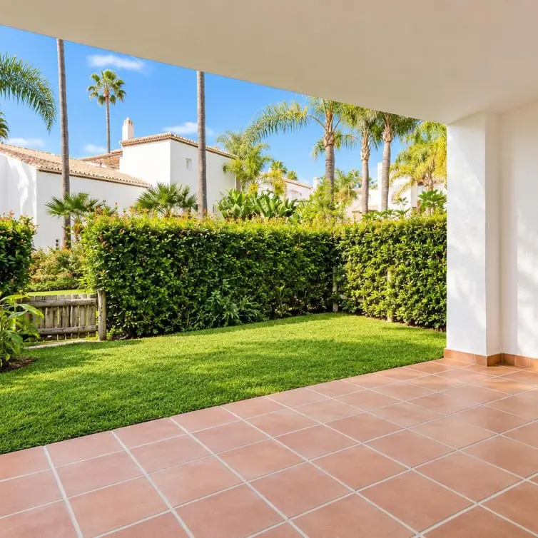 Продажа дома на две семьи в Bahía de Marbella