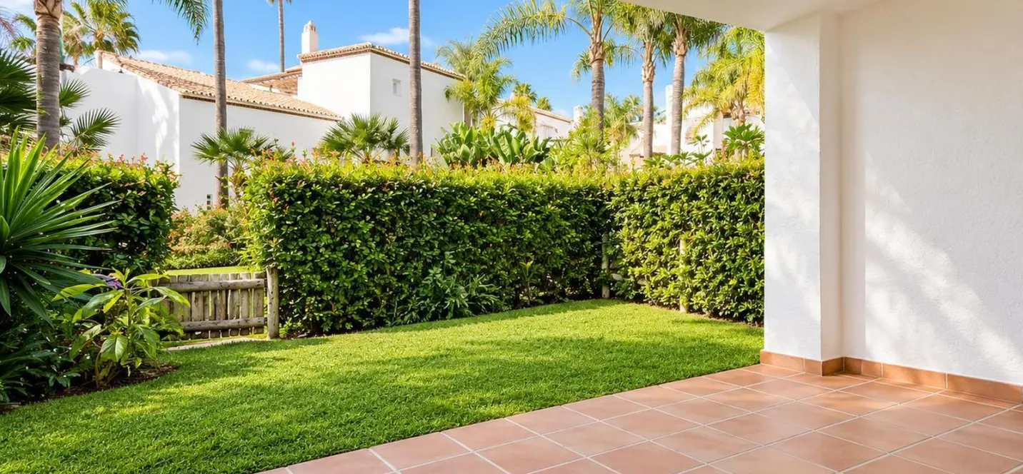 Продажа дома на две семьи в Bahía de Marbella 0