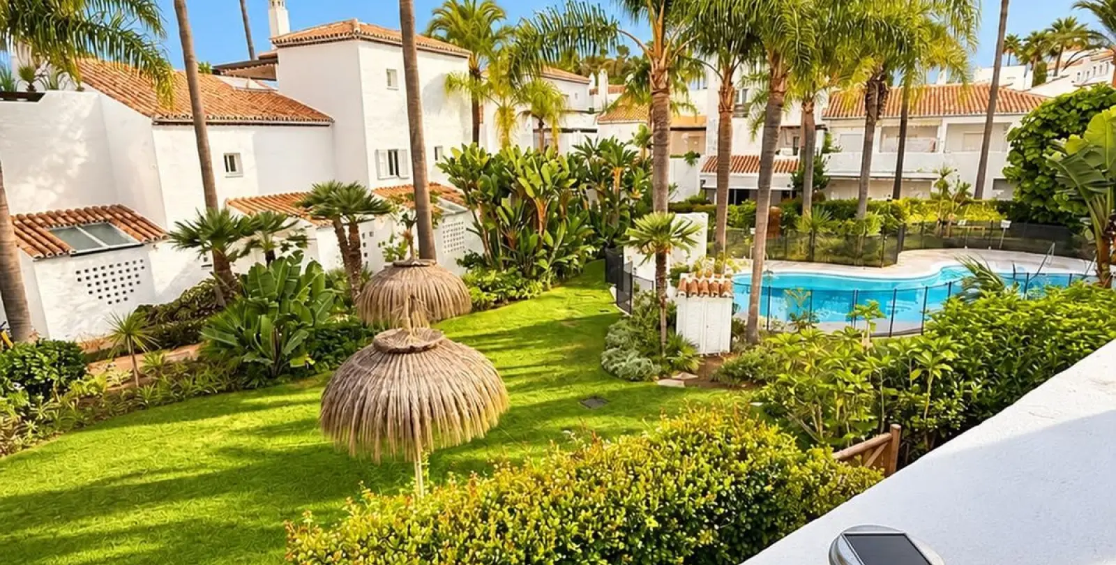 Продажа дома на две семьи в Bahía de Marbella 2