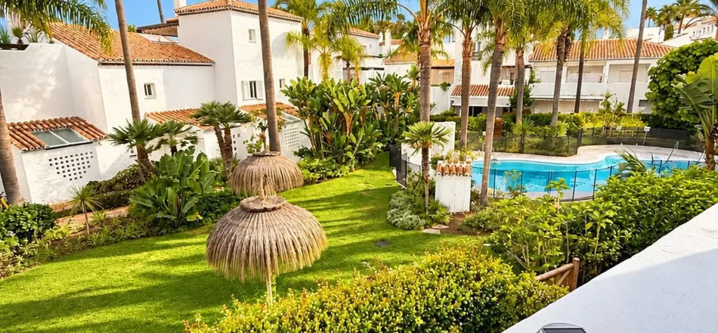 Продажа дома на две семьи в Bahía de Marbella 1