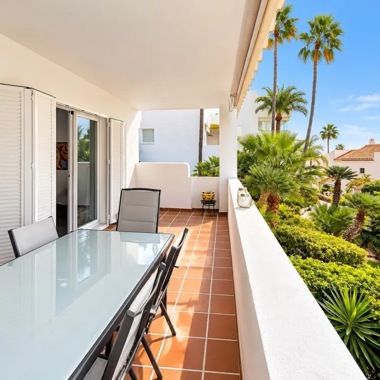 Продажа дома на две семьи в Bahía de Marbella