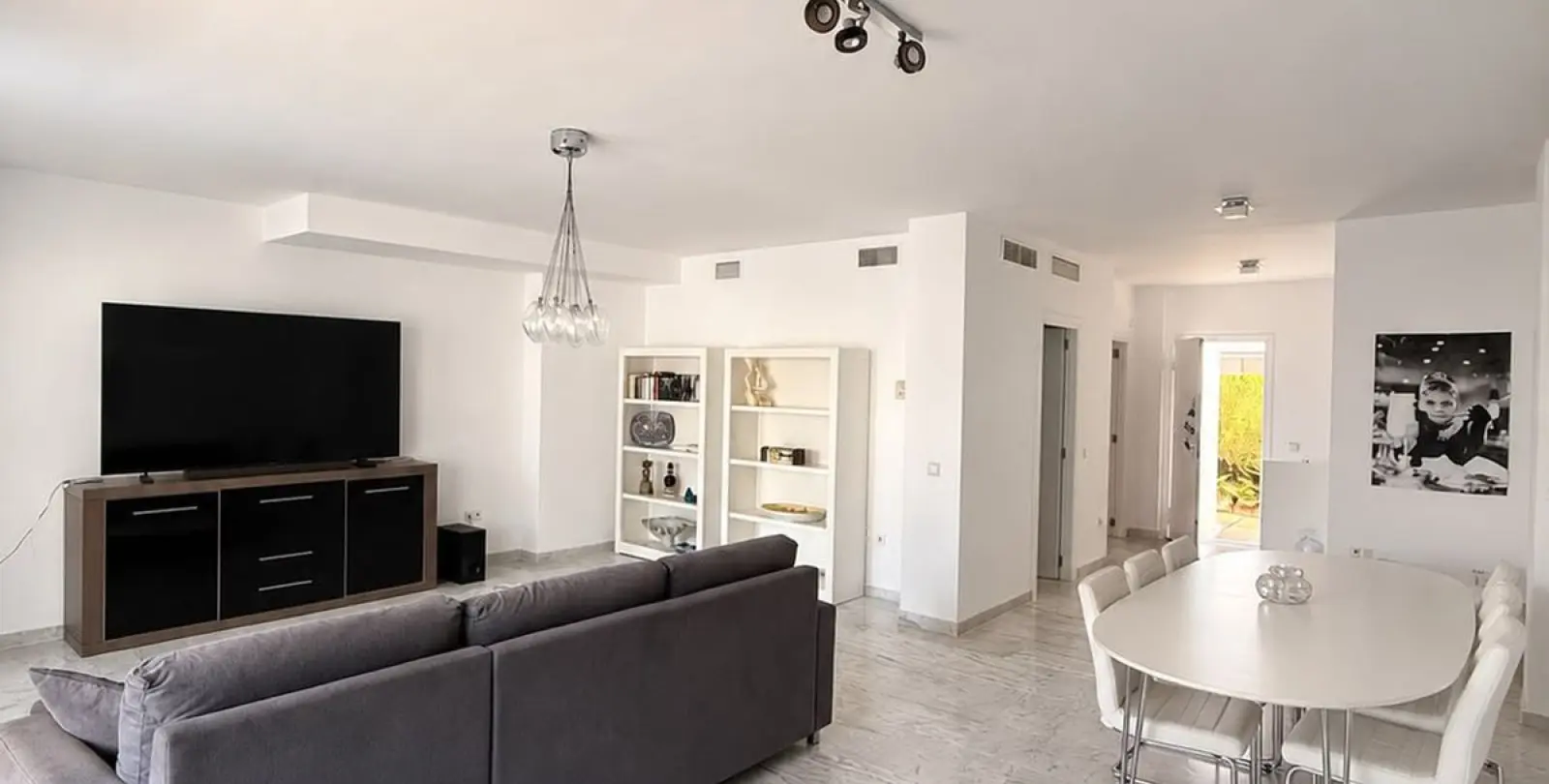 Продажа дома на две семьи в Bahía de Marbella 4