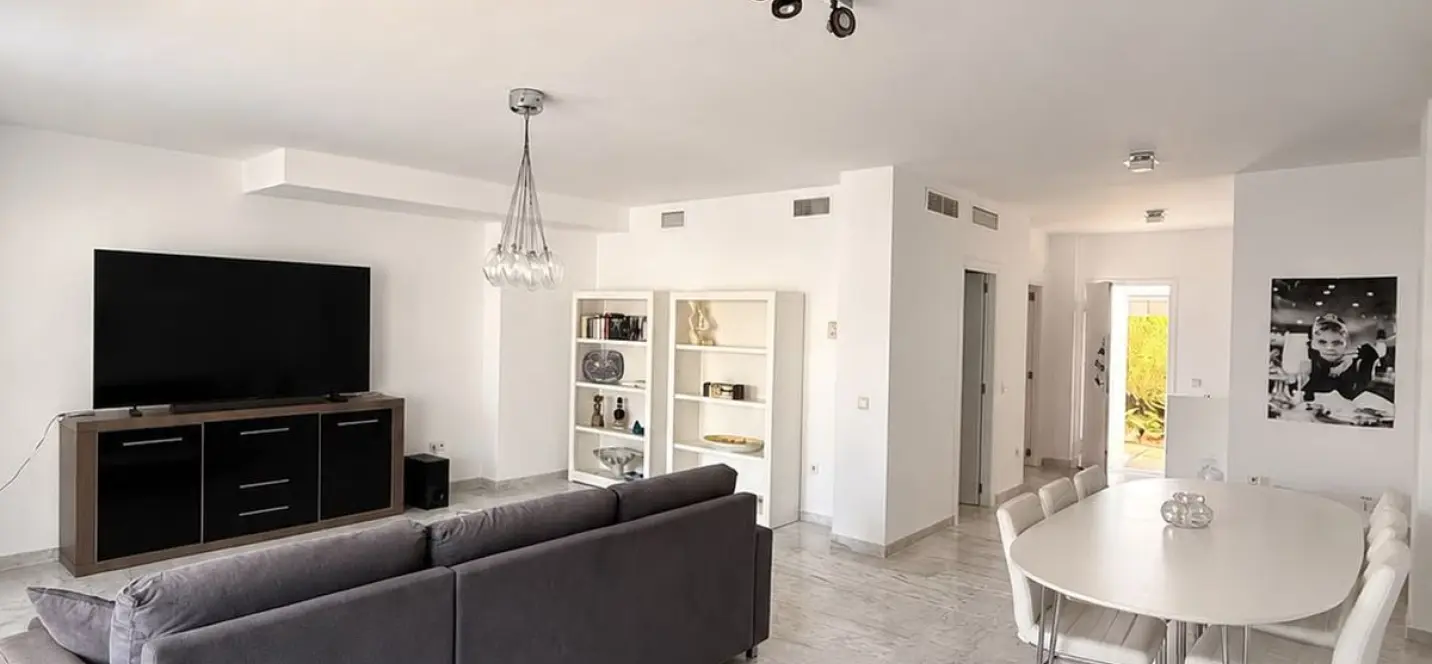 Продажа дома на две семьи в Bahía de Marbella 3