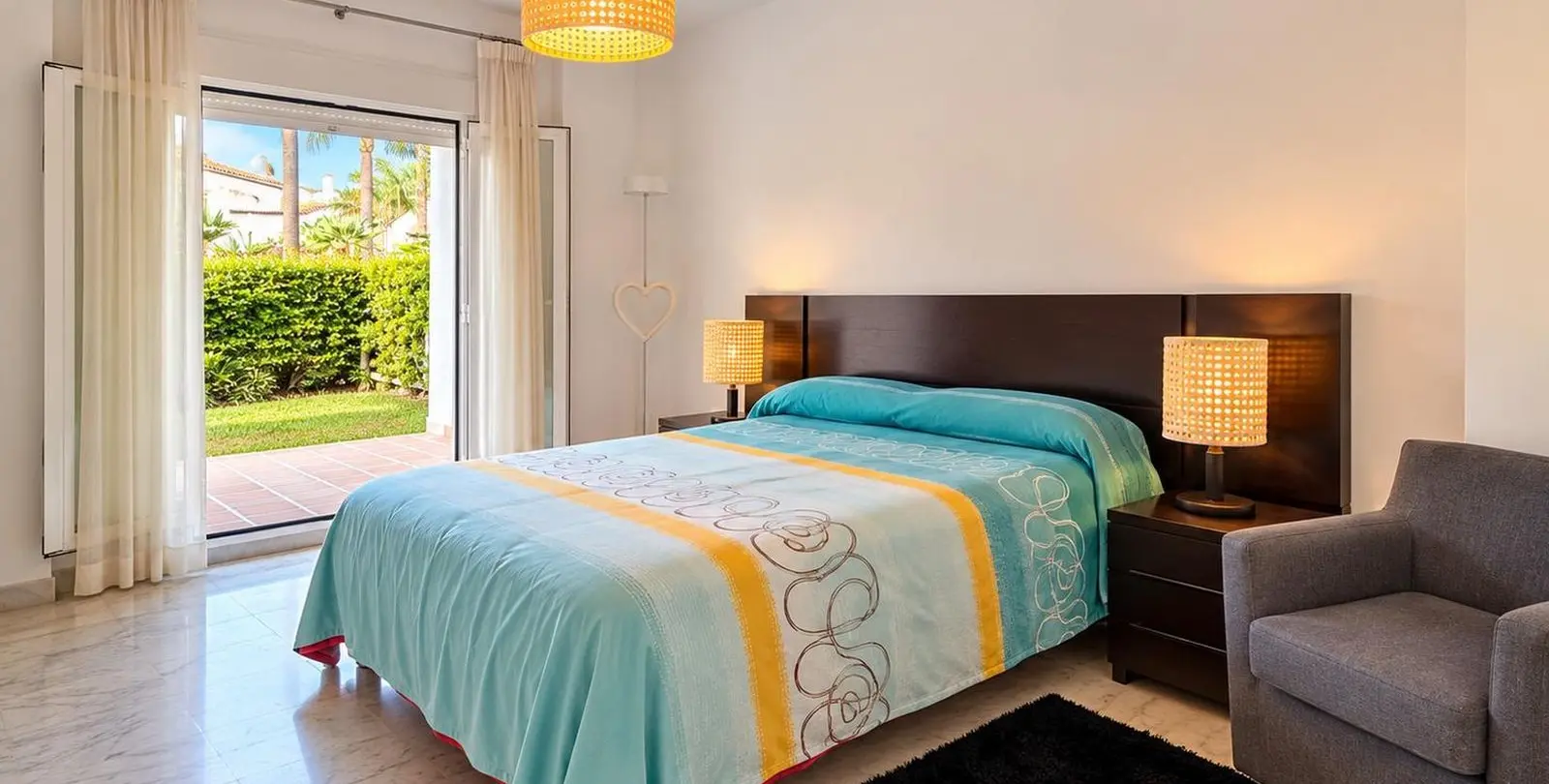 Продажа дома на две семьи в Bahía de Marbella 6