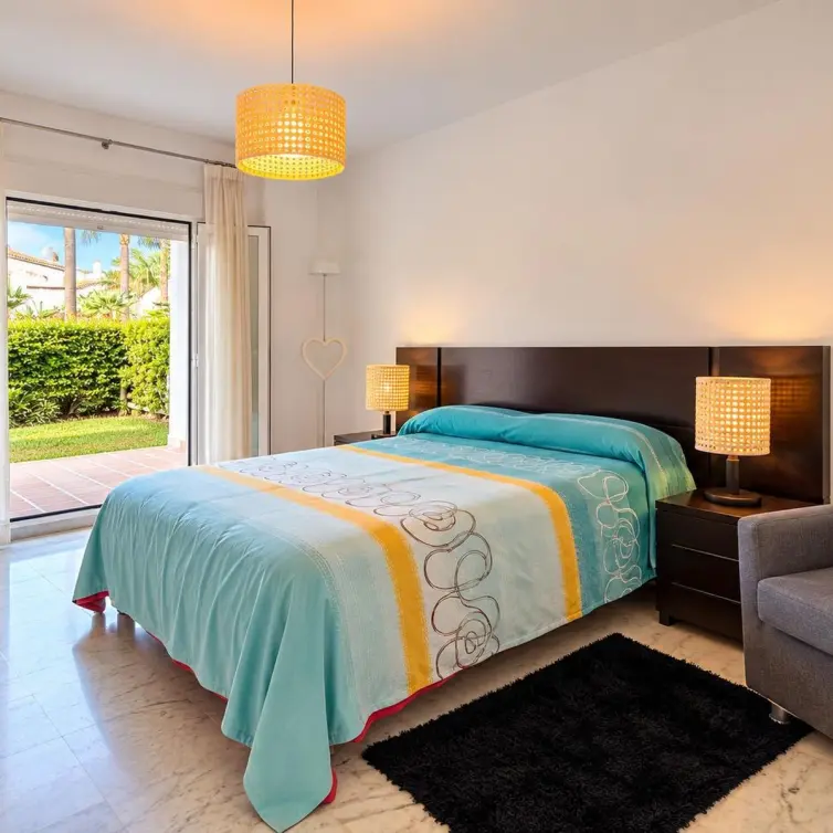 Продажа дома на две семьи в Bahía de Marbella