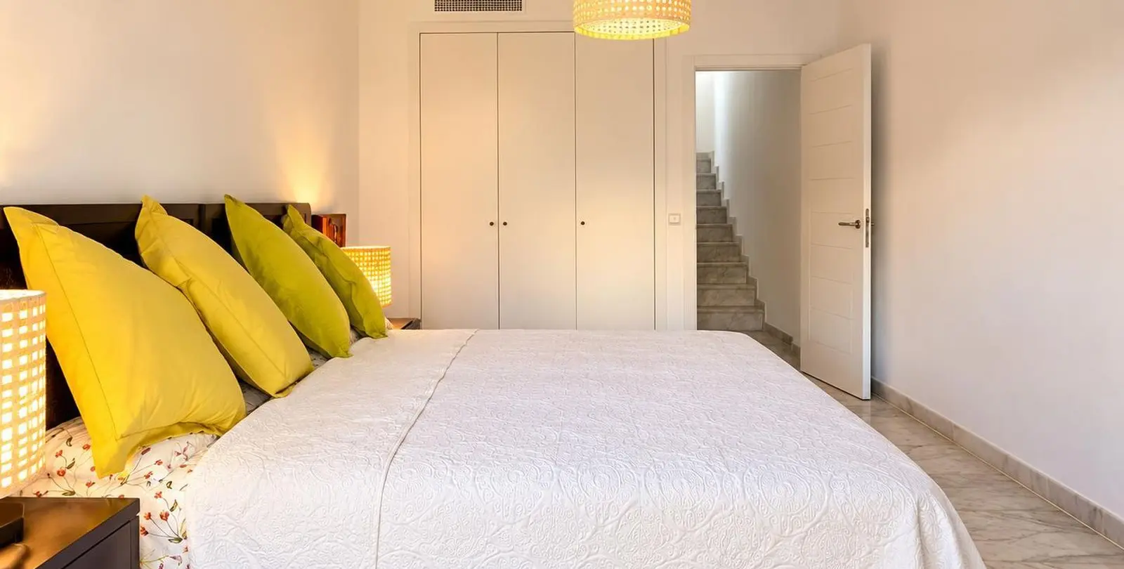 Продажа дома на две семьи в Bahía de Marbella 7