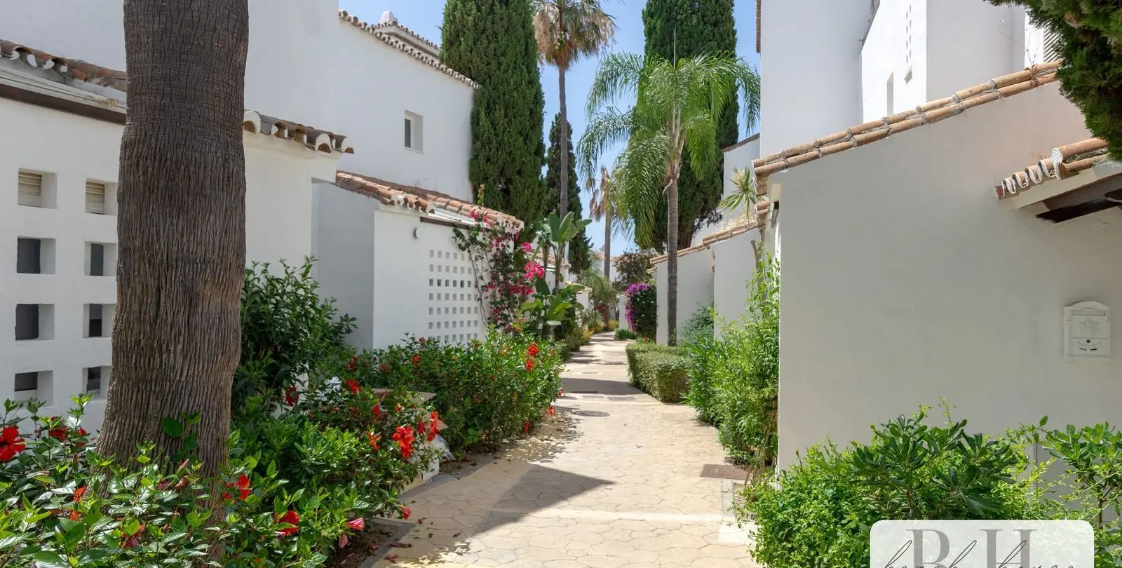 Продажа дома на две семьи в Bahía de Marbella 19