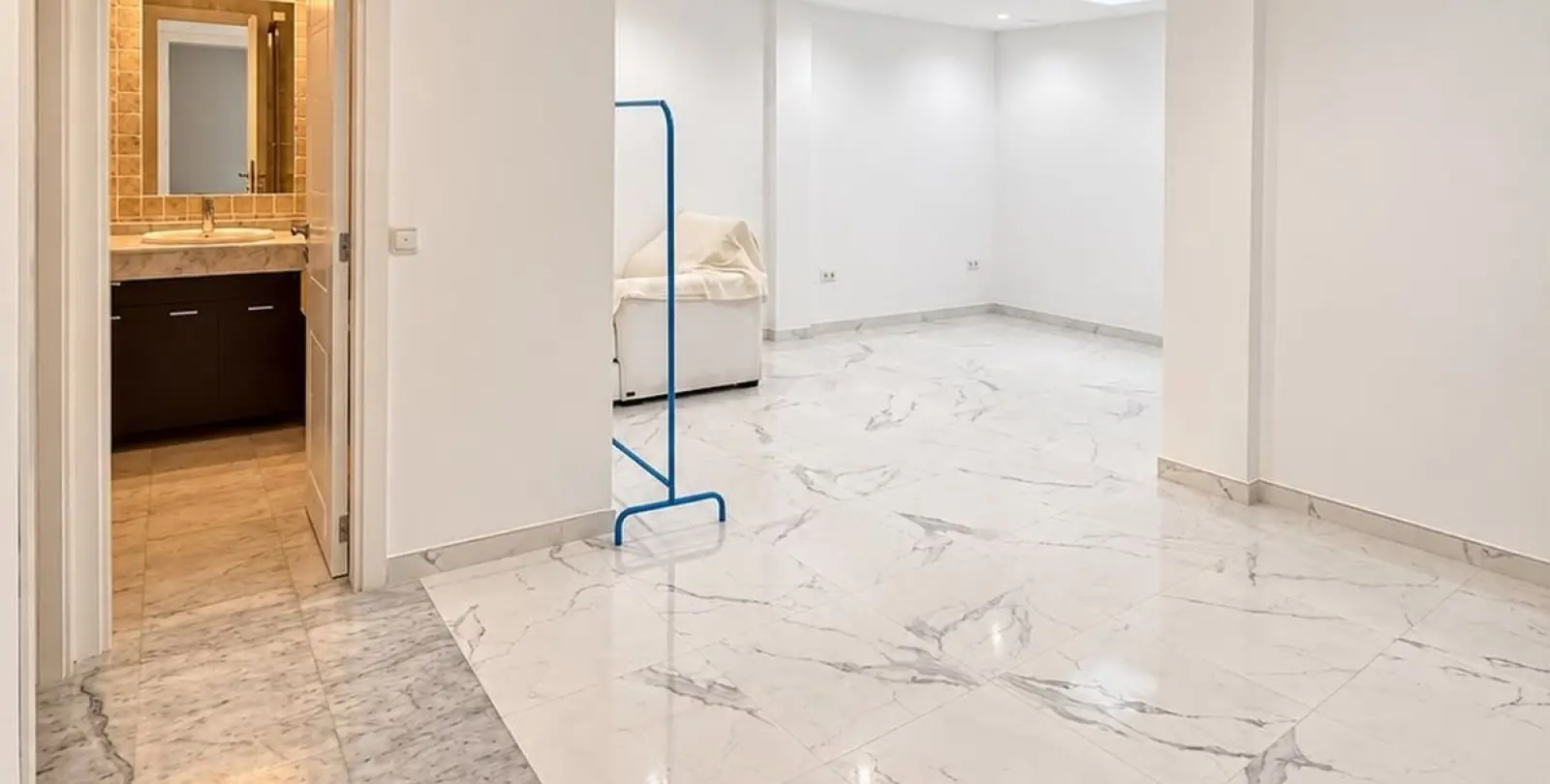 Продажа дома на две семьи в Bahía de Marbella 25