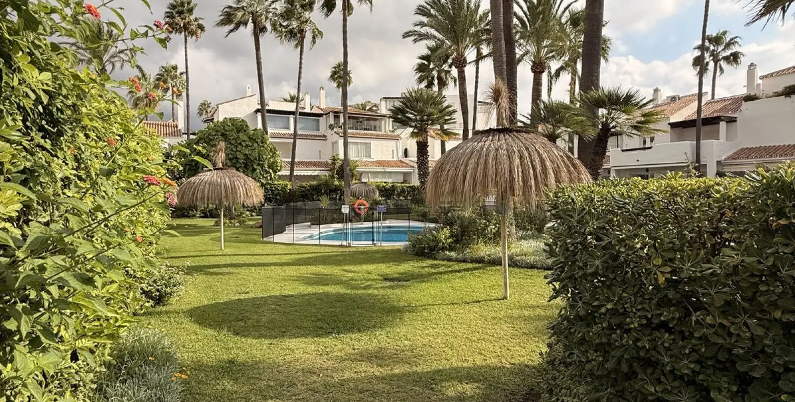 Продажа дома на две семьи в Bahía de Marbella 27