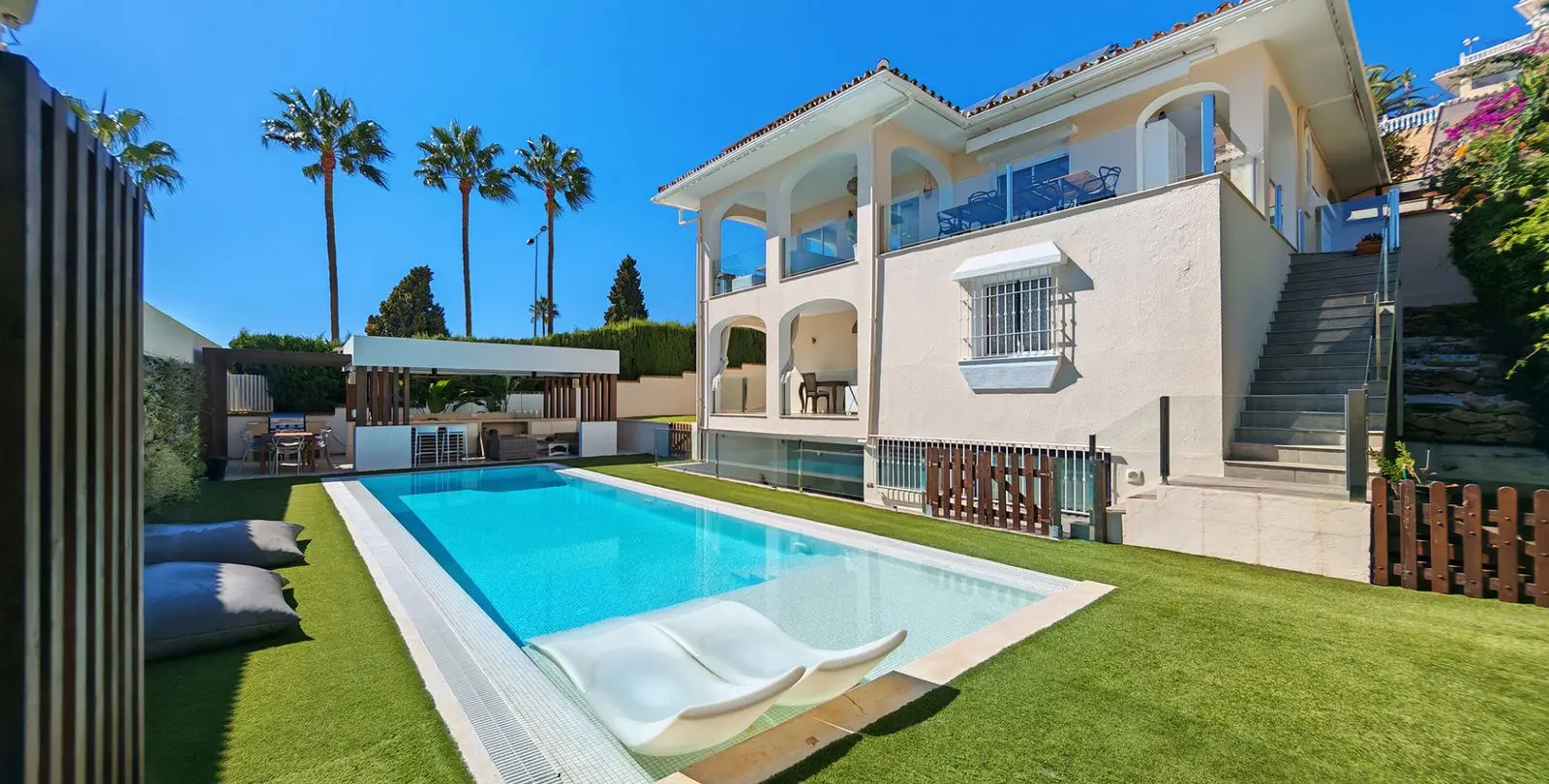 Venta de villa independiente en Riviera del Sol 3