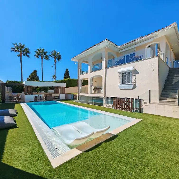 Venta de villa independiente en Riviera del Sol
