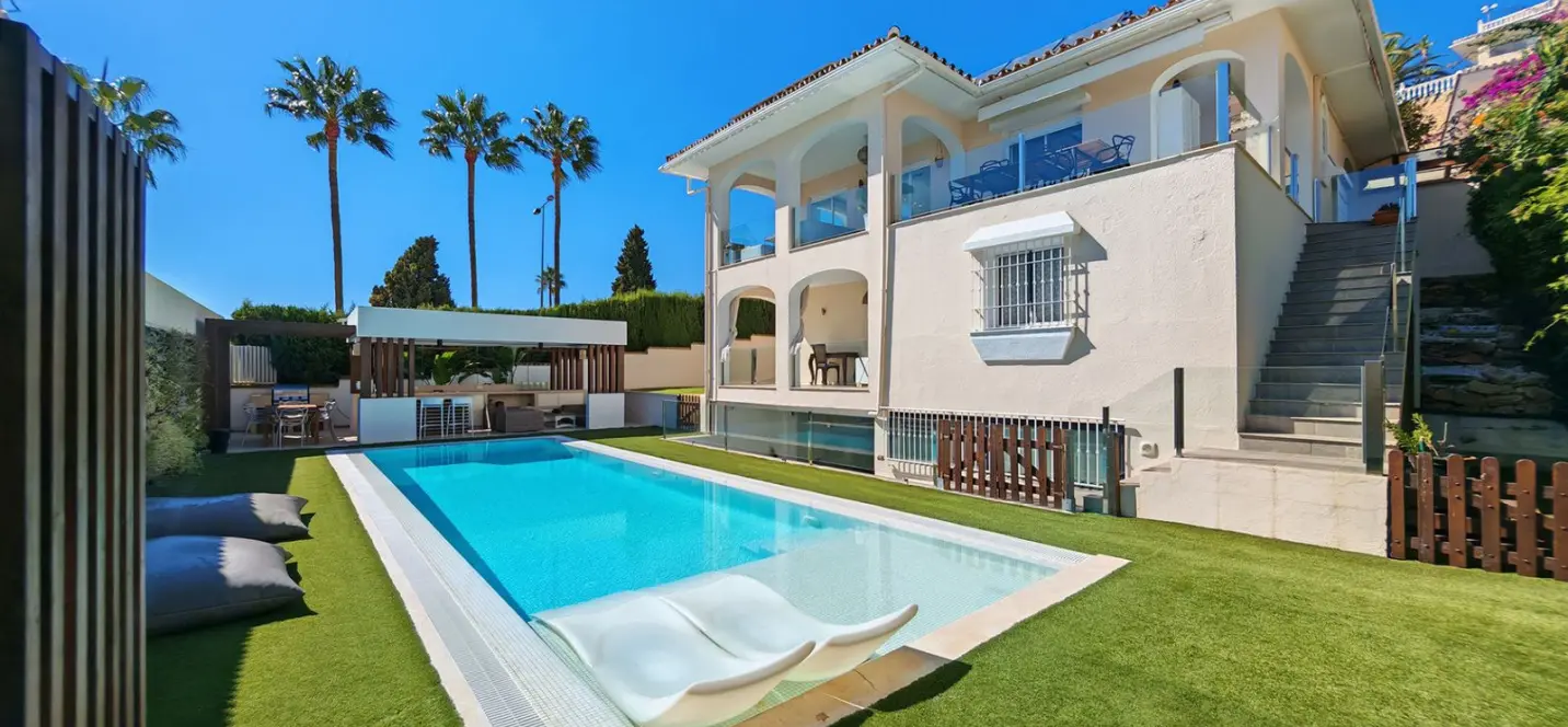 Venta de villa independiente en Riviera del Sol 2