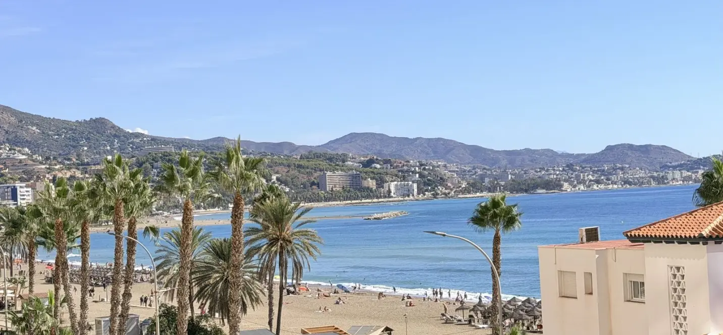 Venta de apartamento en planta media en Malagueta 0