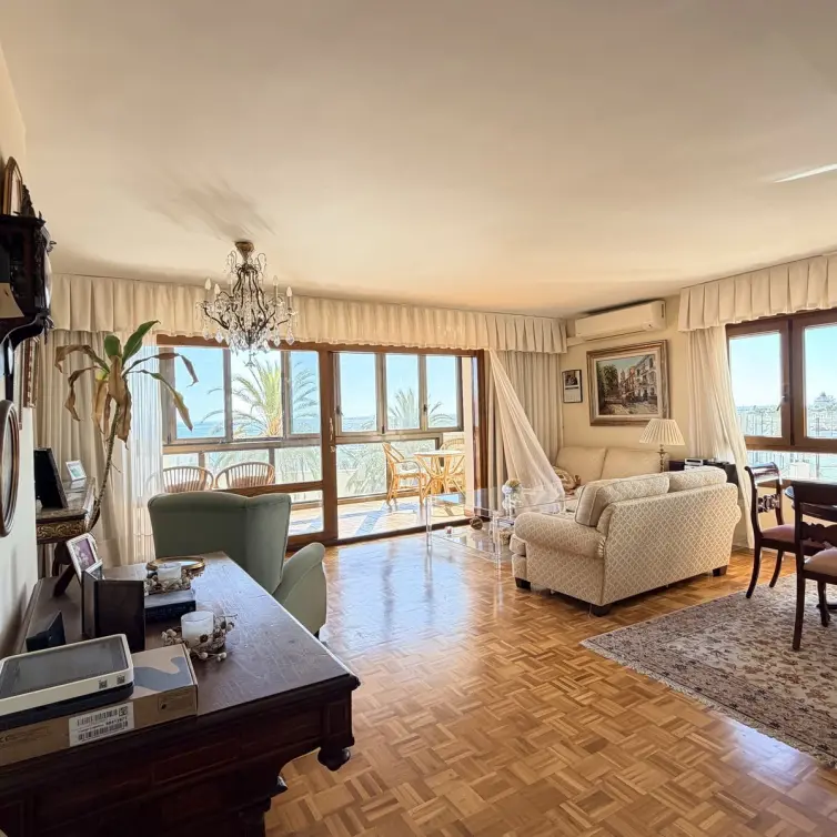 Venta de apartamento en planta media en Malagueta