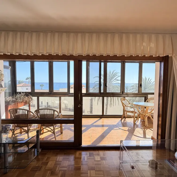 Venta de apartamento en planta media en Malagueta