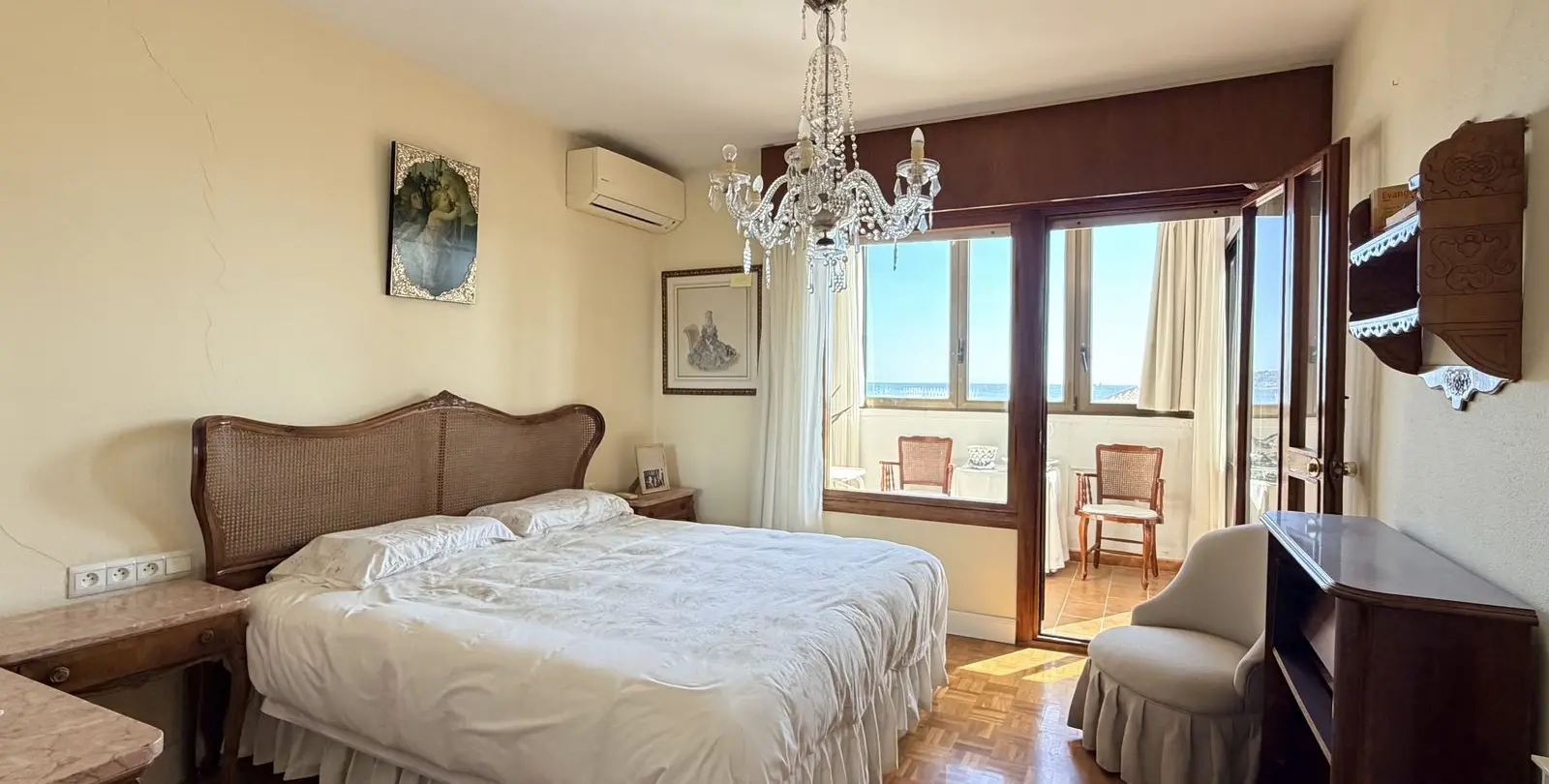 Venta de apartamento en planta media en Malagueta 11