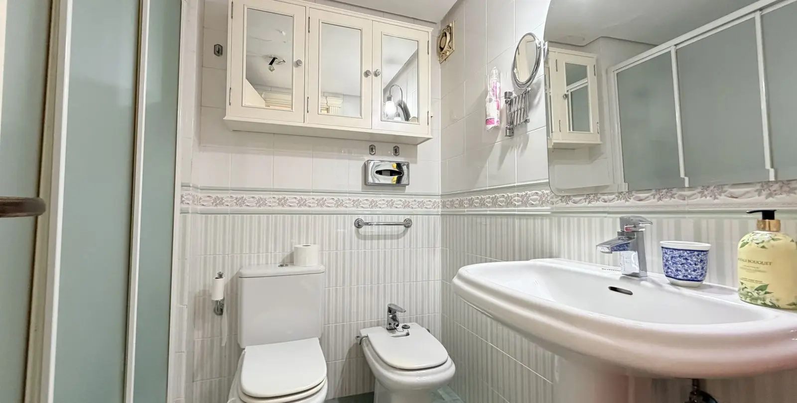 Venta de apartamento en planta media en Malagueta 13