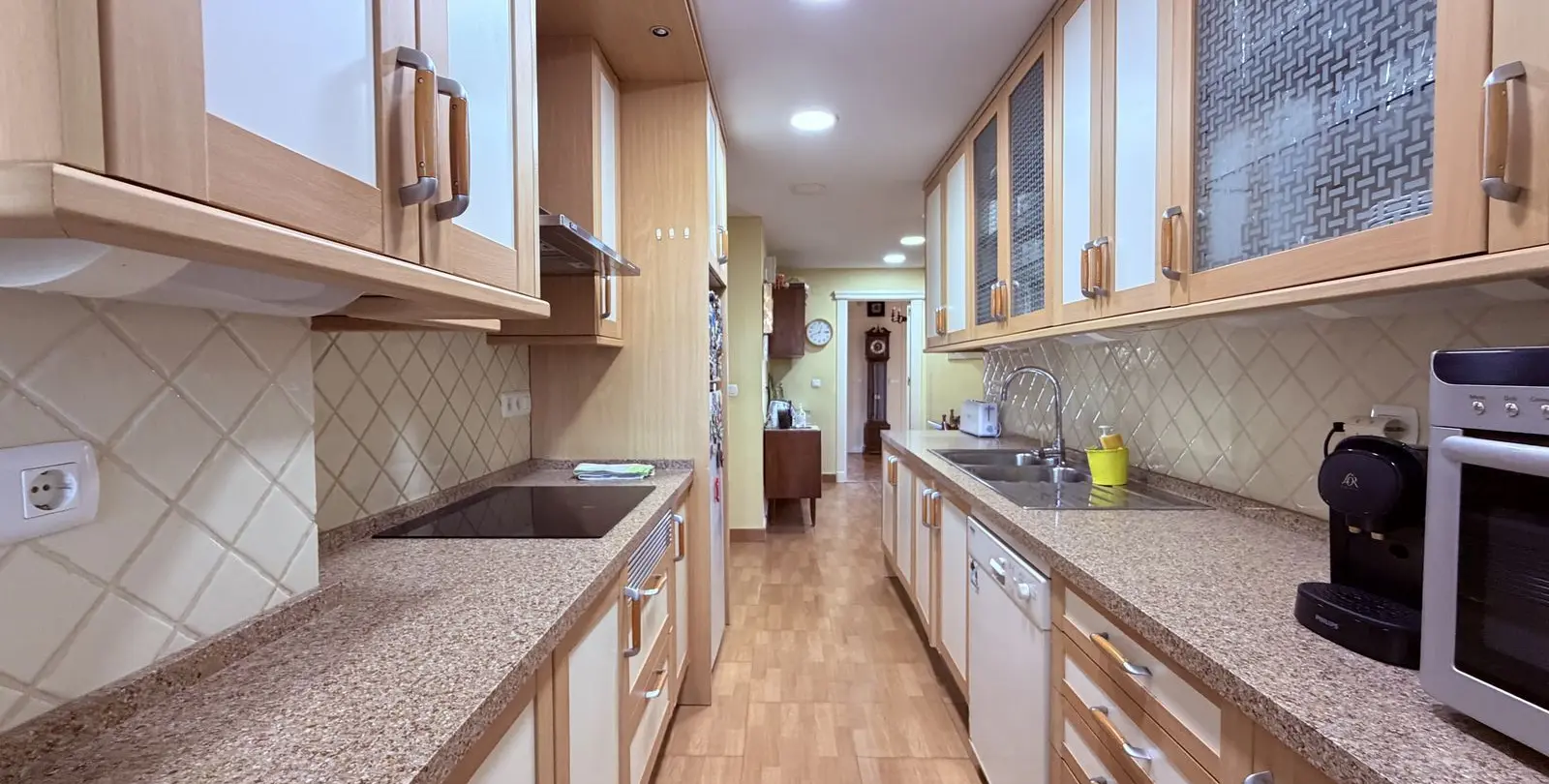 Venta de apartamento en planta media en Malagueta 17