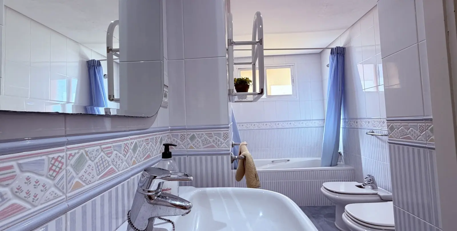 Venta de apartamento en planta media en Malagueta 20