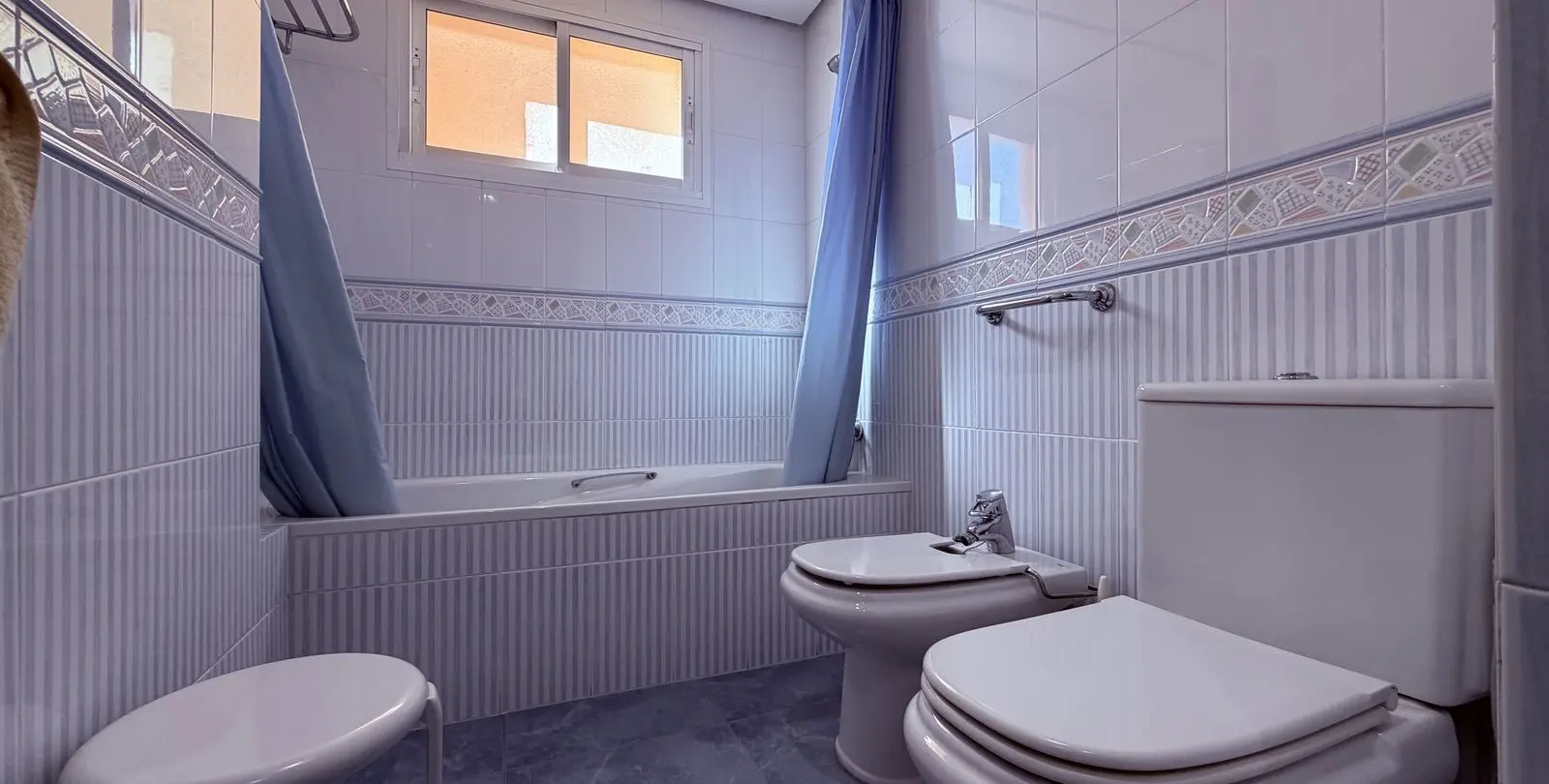 Venta de apartamento en planta media en Malagueta 21