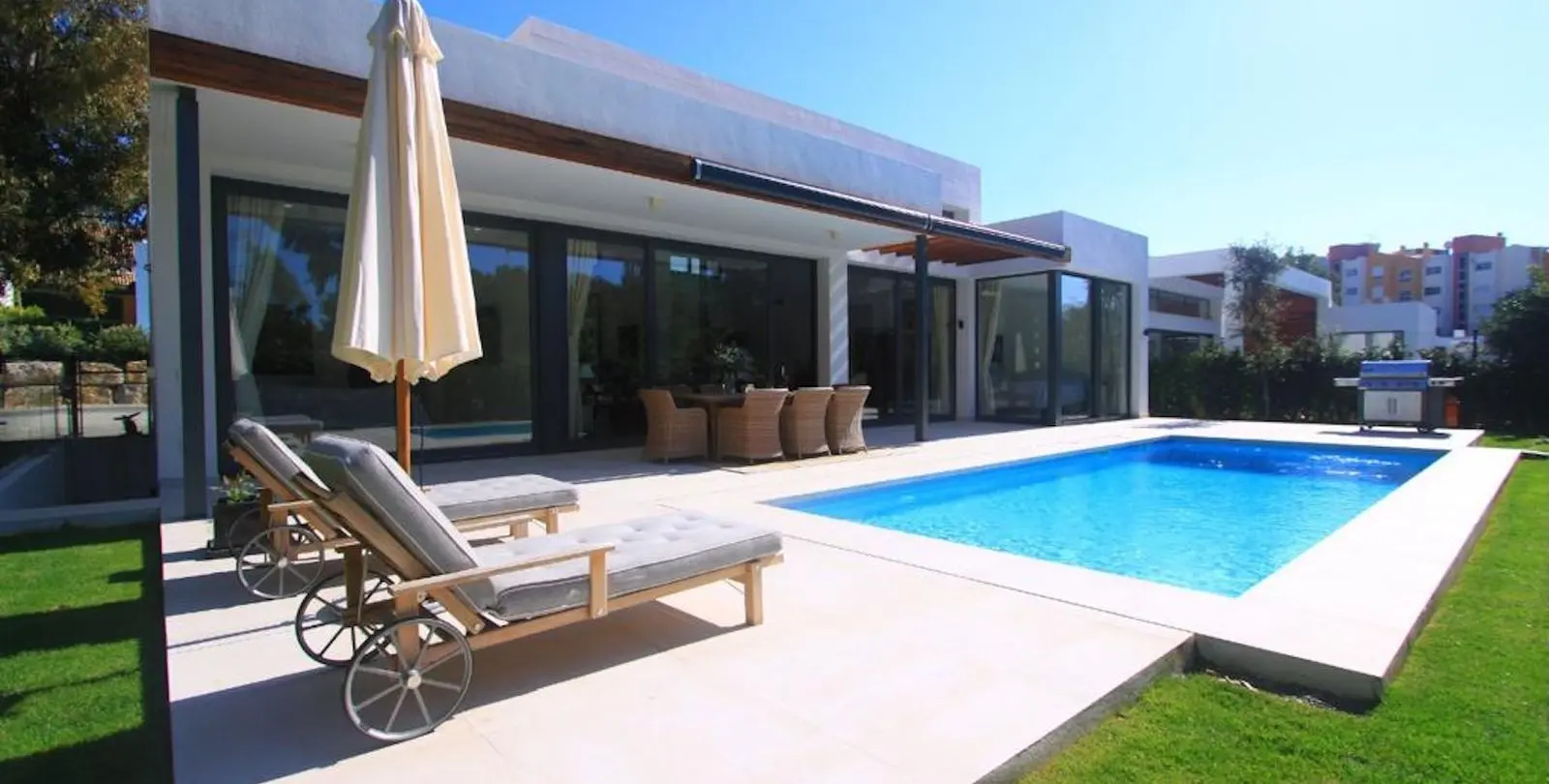 Venta de villa independiente en Atalaya 25