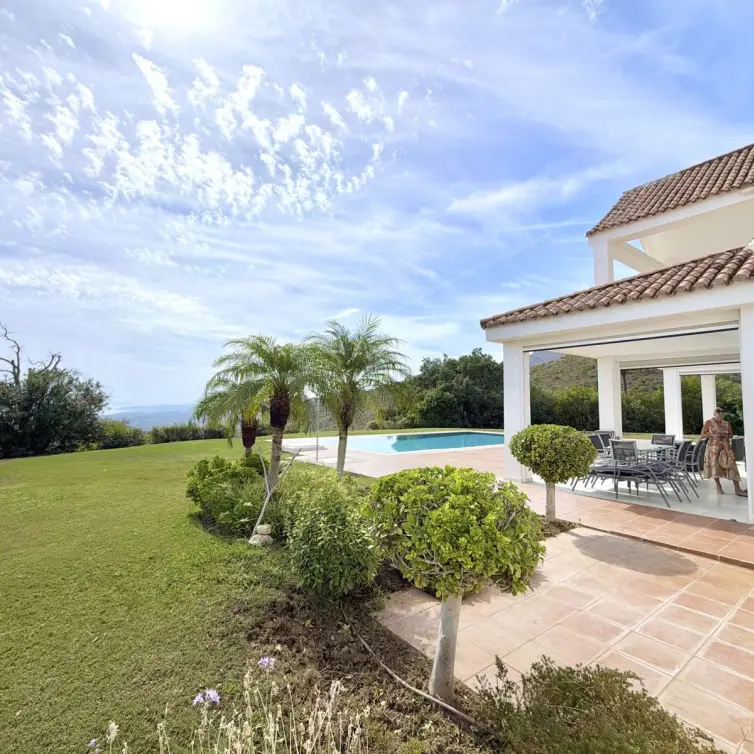 Venta de villa independiente en Estepona