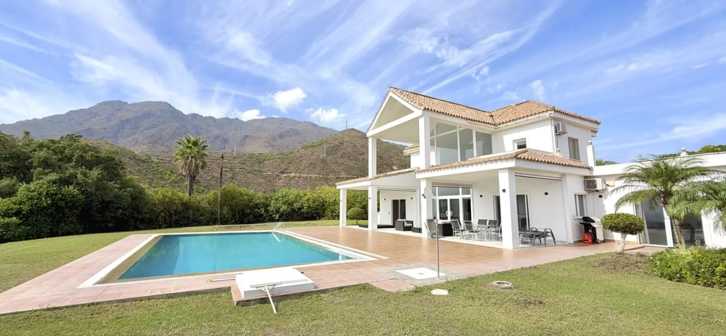 Venta de villa independiente en Estepona 3