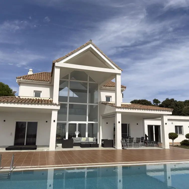 Venta de villa independiente en Estepona