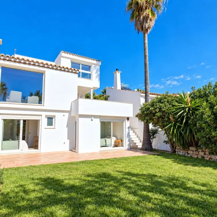 Venta de villa independiente en Estepona