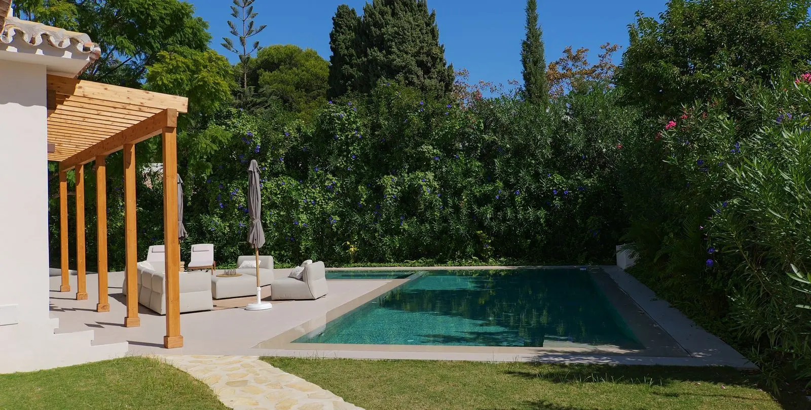 Venta de villa independiente en Guadalmina Baja 27